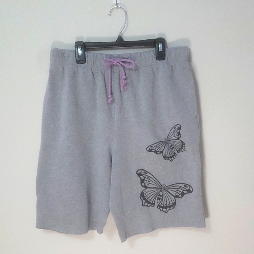 Knee length tie shorts